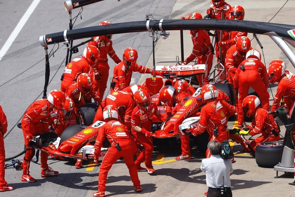 爱游戏下载-索伯车队碾压威廉姆斯，塞恩斯点燃赛场