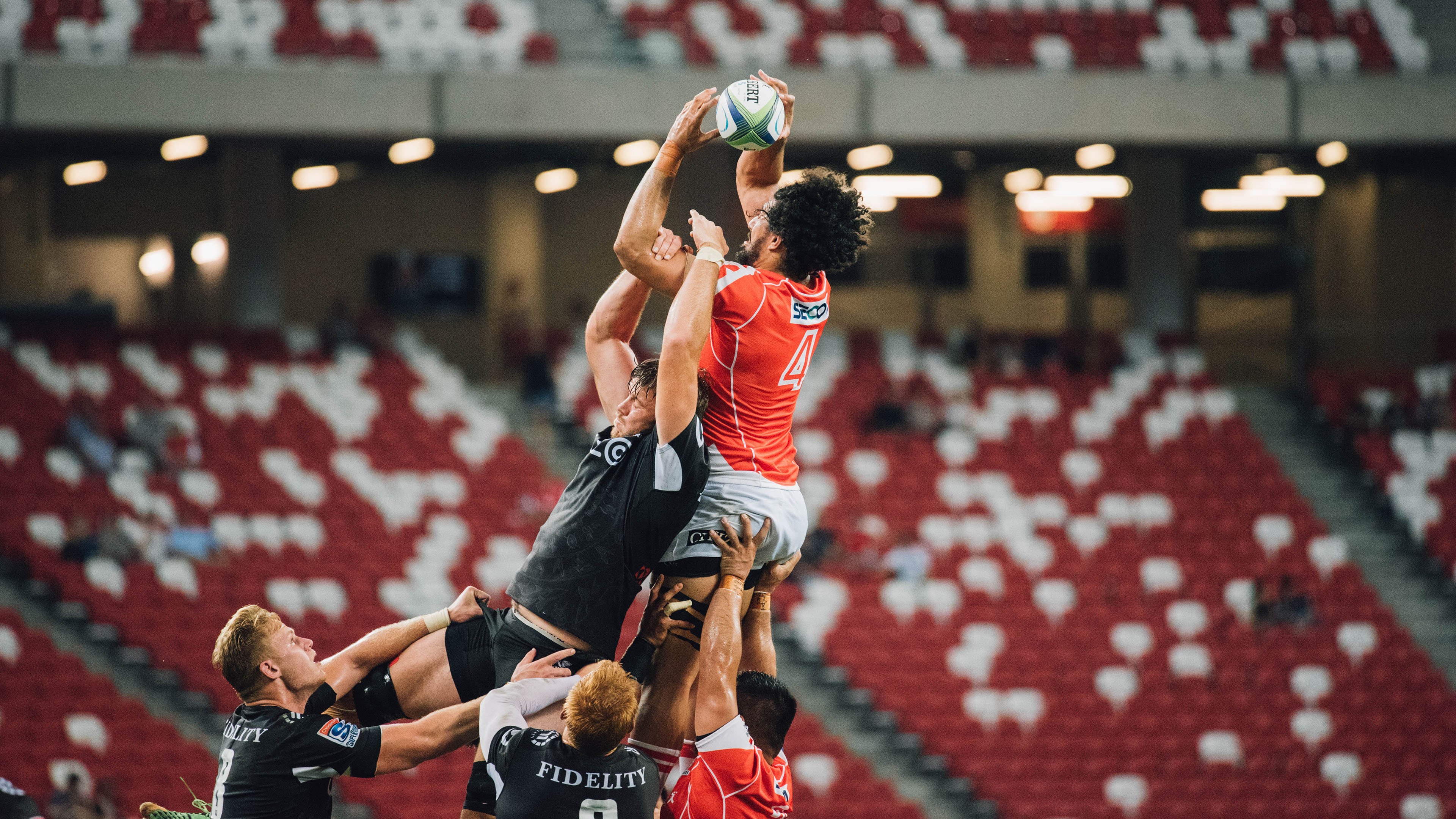 西甲国家德比之夜，当保罗扛起全队，足球在沉默中震耳欲聋