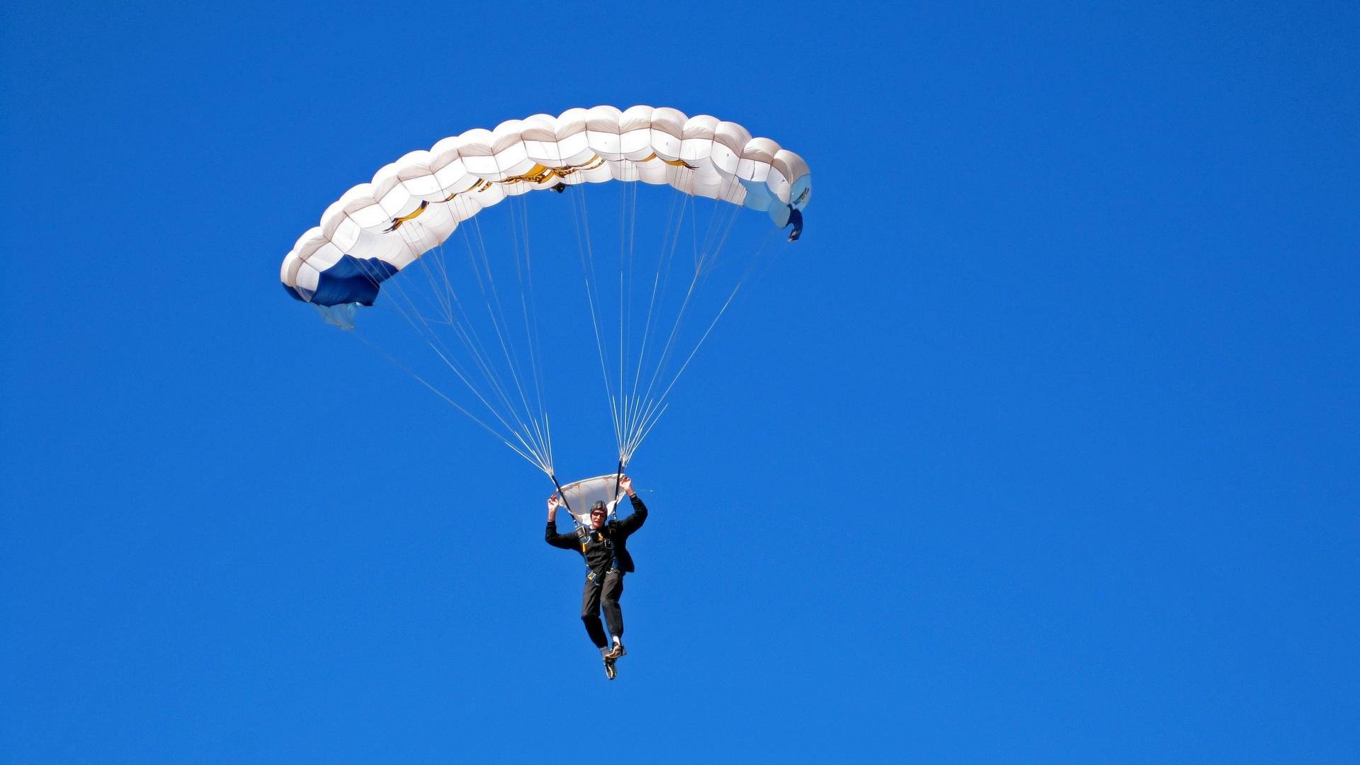 英超争冠之夜，霍勒迪打出生涯之夜，当篮球与足球的星光在凌晨交汇